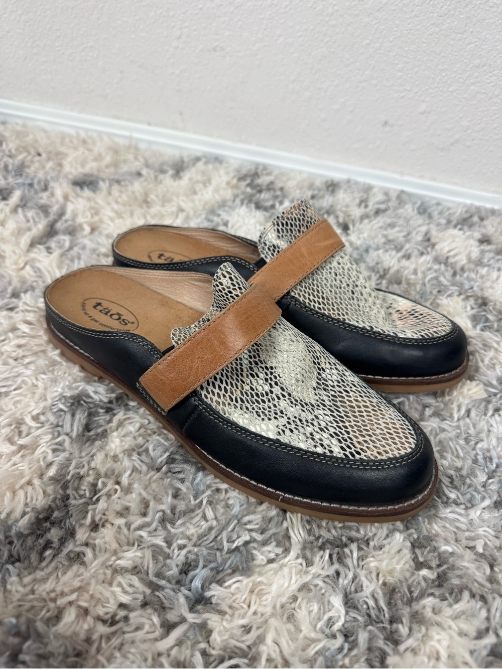 Taos Royal Reptile Snakeskin Slip On Mules Loafers Shoes Dressy